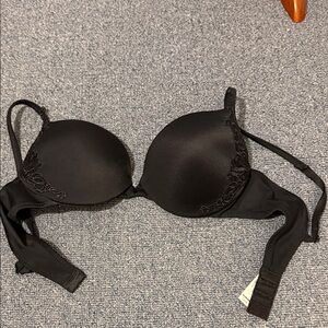 Wonderbra Elegant Black Bra with Lace